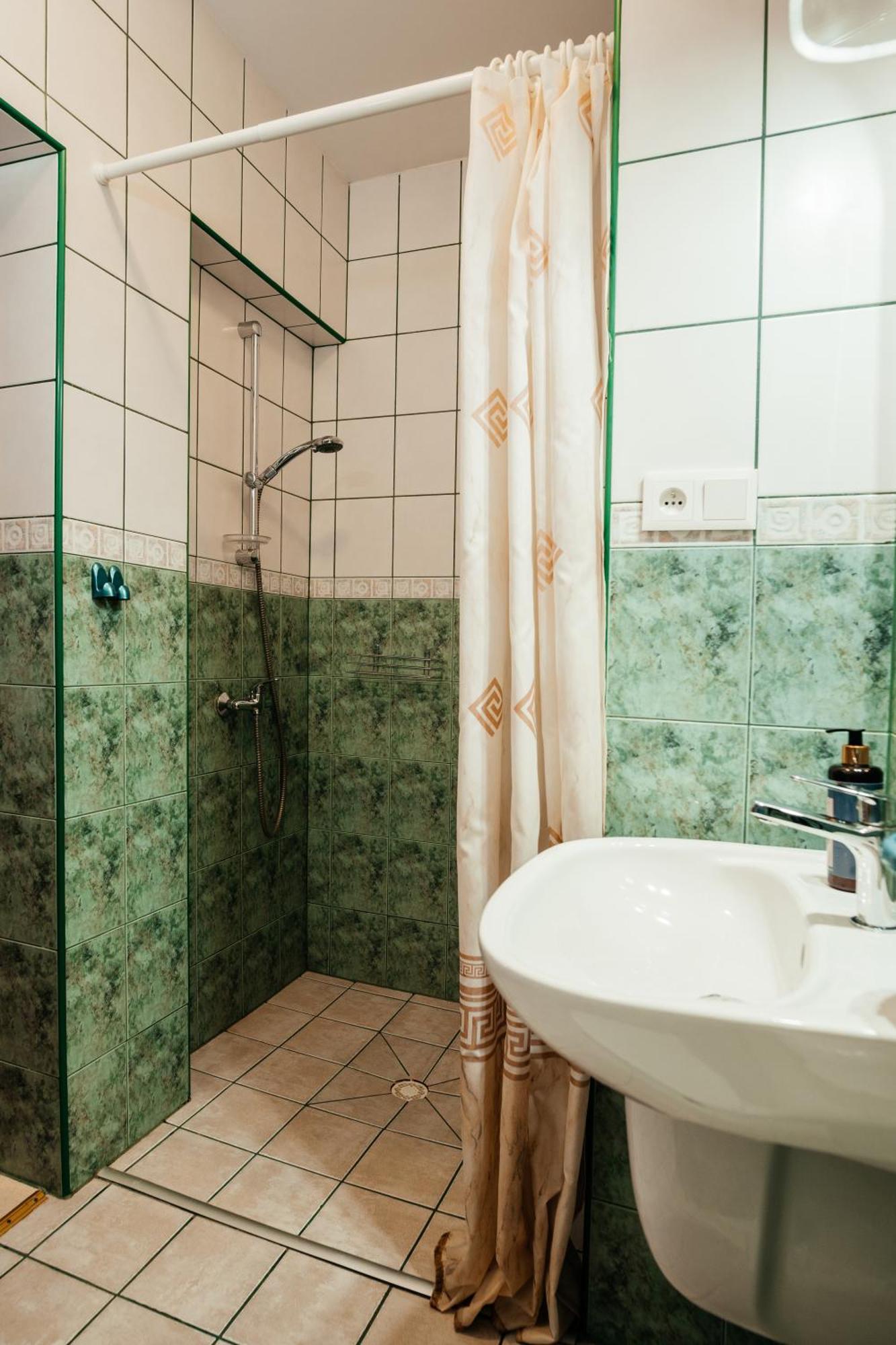 Marta M Sauna Jacuzzi *